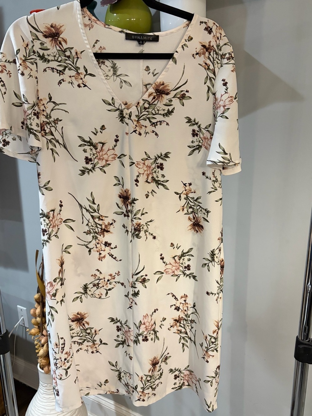 Dynamite White Floral V-Neck Short Sleeve Dress womens size medium